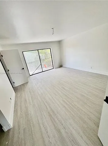 8010 NW 27th Pl — Photo 11