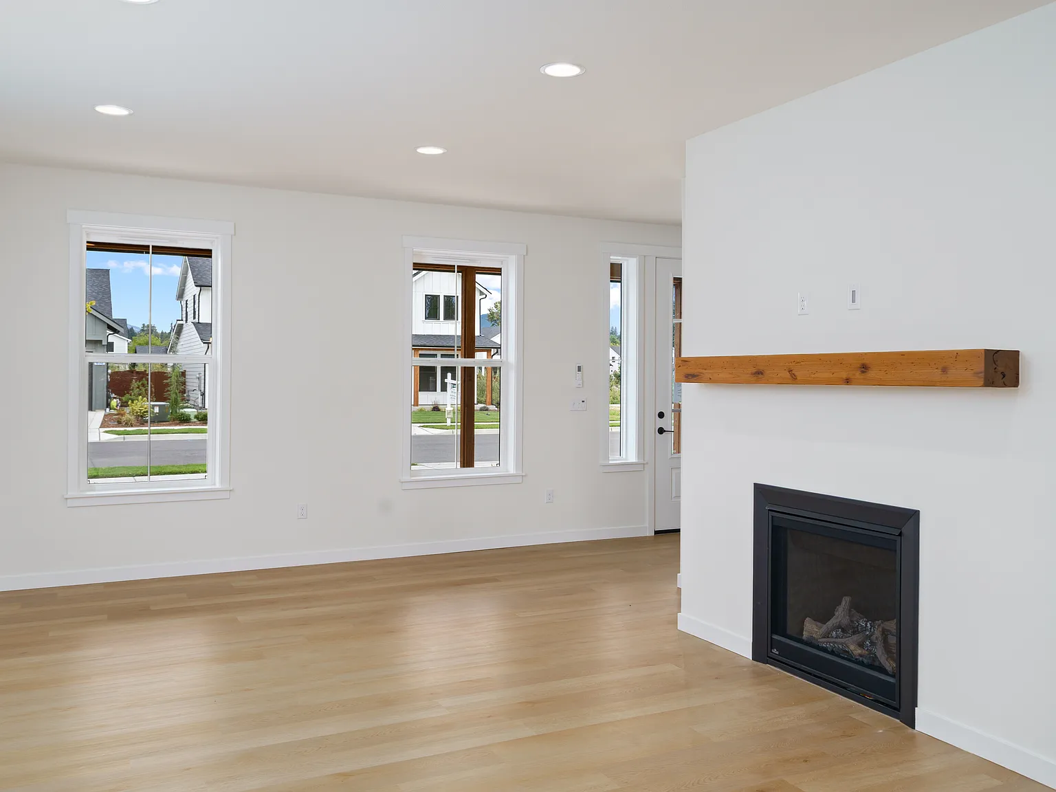 3 bed, 2.5 bath, 1663 sqft, $3,650 — Photo 4