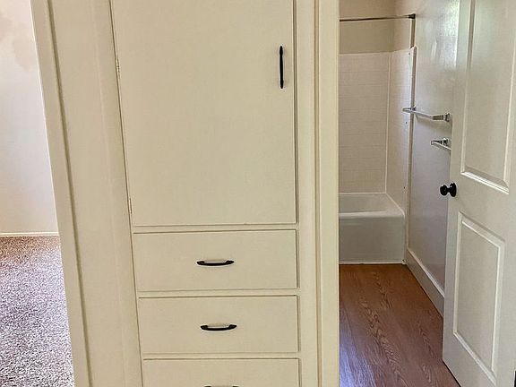 5th image of 2614 S Green St #3