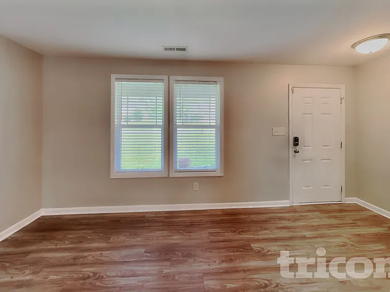 175 Crown Side Dr — Photo 3