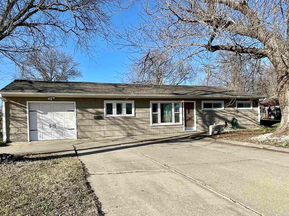524 SE 37th St, Topeka, KS 66605