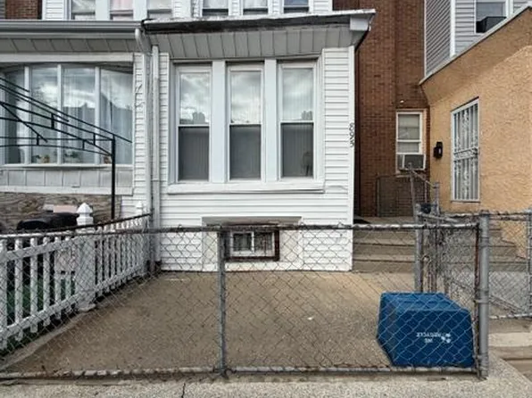 895 Marcella St, Philadelphia, PA 19124