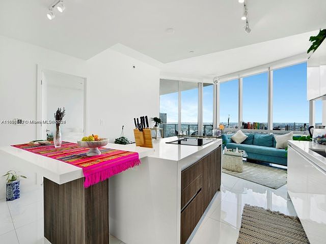 1st image of 851 NE 1st Ave #3504