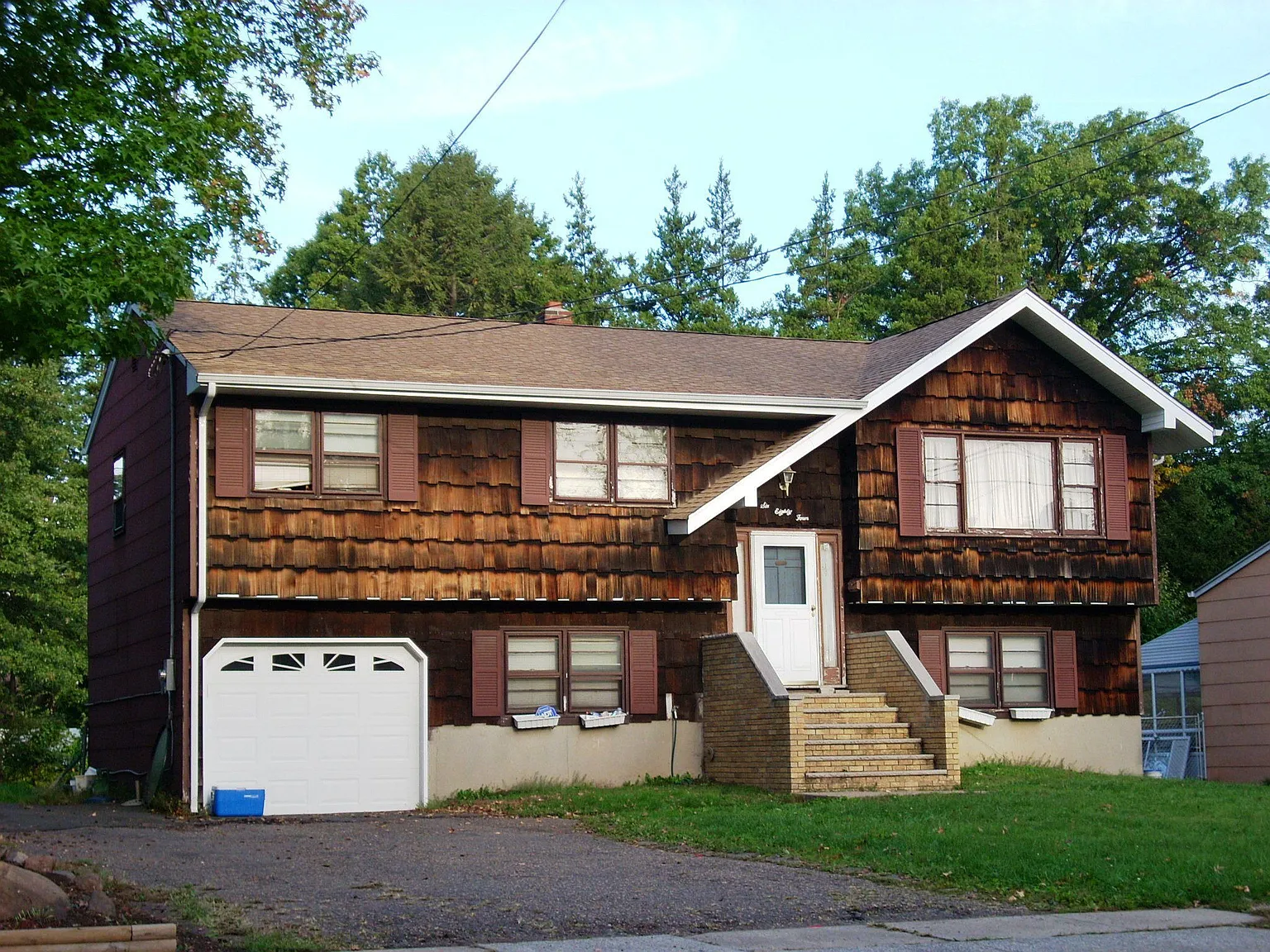 684 West Ave photo 1