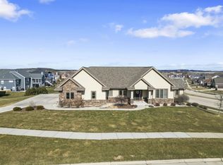 805 Raven Ct, Oregon, WI 53575