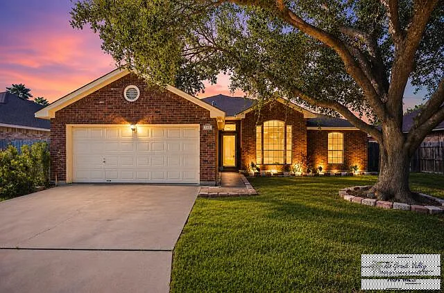 3 bed, 2.0 bath, 1993 sqft, $1,800 — Photo 2