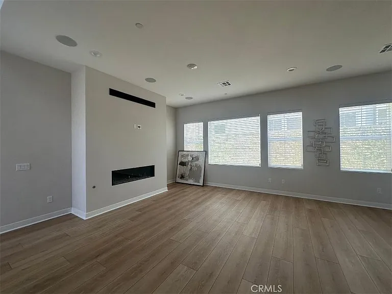 220 Edna Pkwy — Photo 2