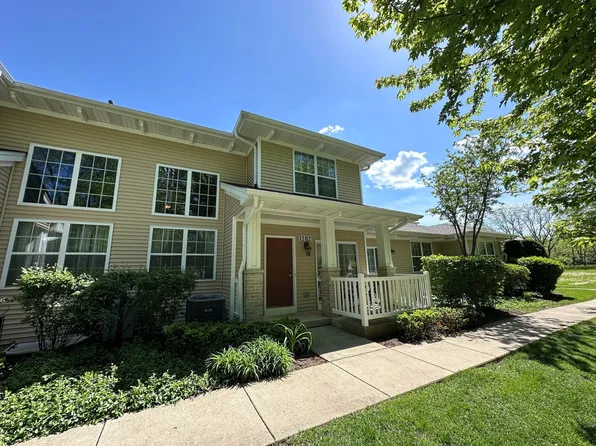 1282 Walnut Glen Dr, Crystal Lake, IL 60014