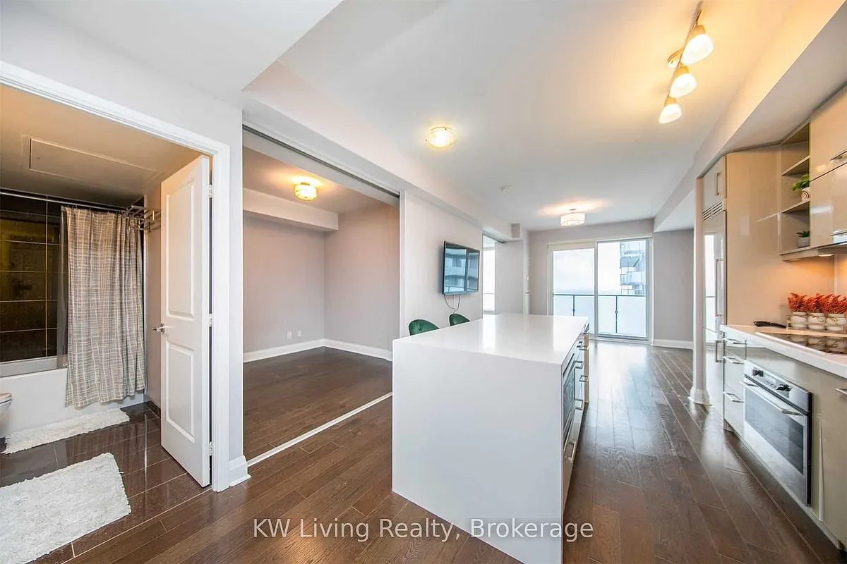 Building Photo - 1080 Bay St #4306