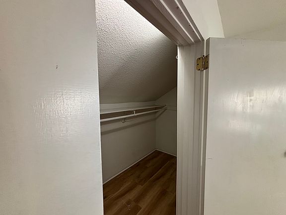 3rd image of 34 Anita Rd Unit B