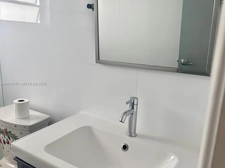 1736 SW 19th St #404 — Photo 11