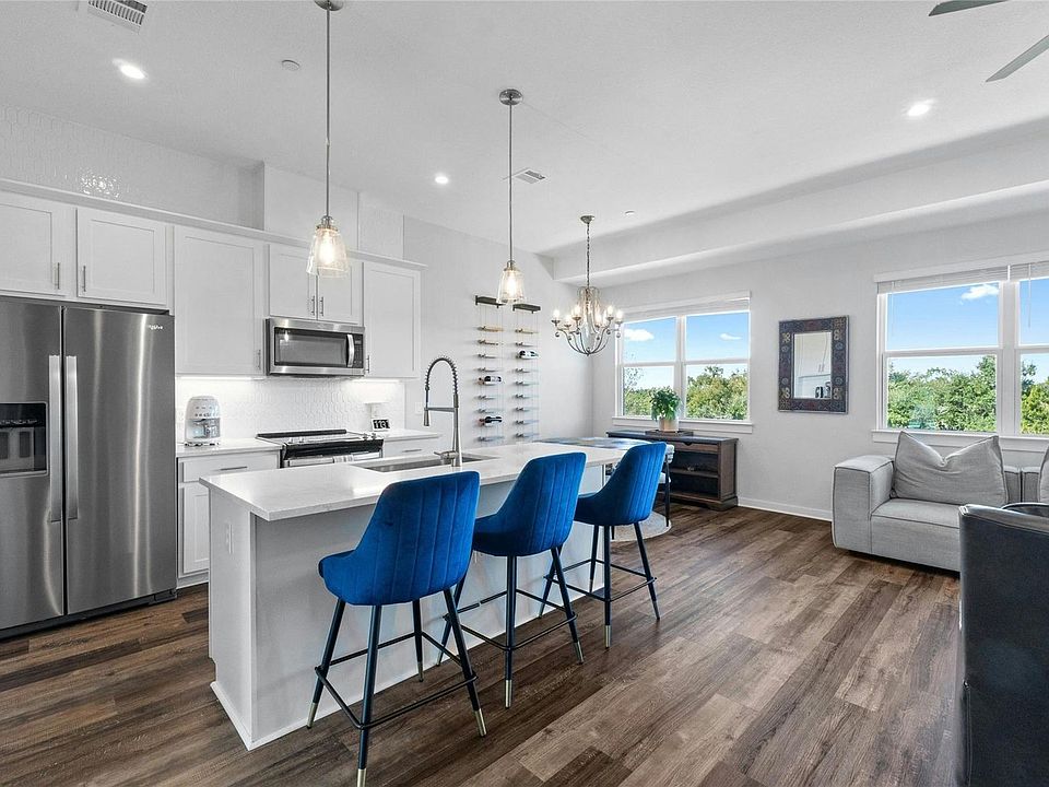 2nd image of 12001 Vista Parke Dr #404