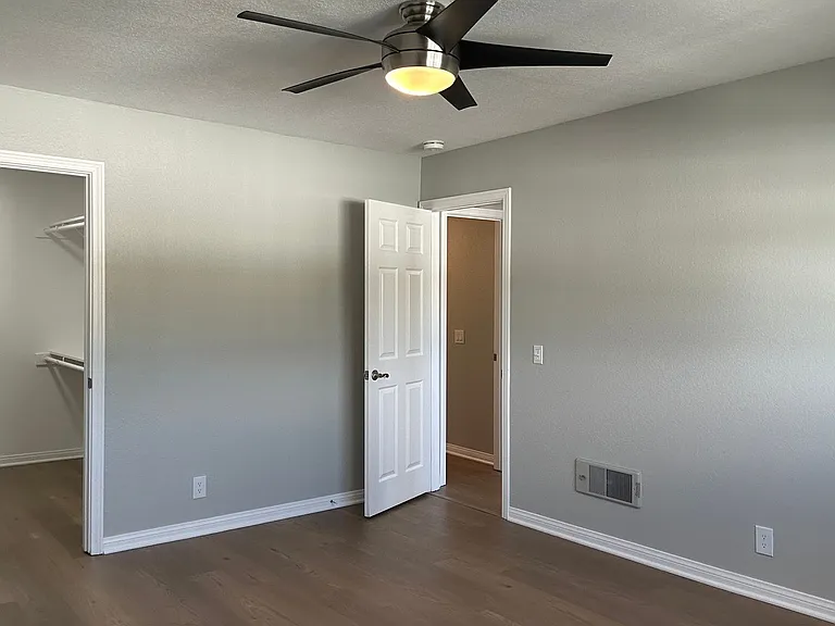 Twin Pines Apartments — Photo 54