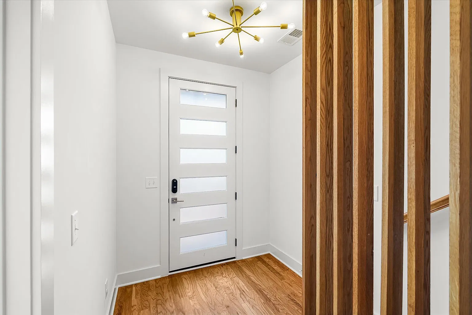 4 bed, 3.5 bath, 2500 sqft, $5,100 — Photo 4