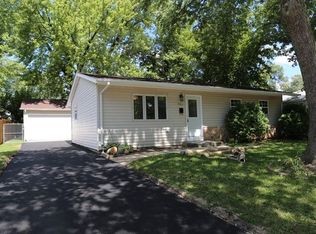 906 Chippewa Cir, Carpentersville, IL 60110