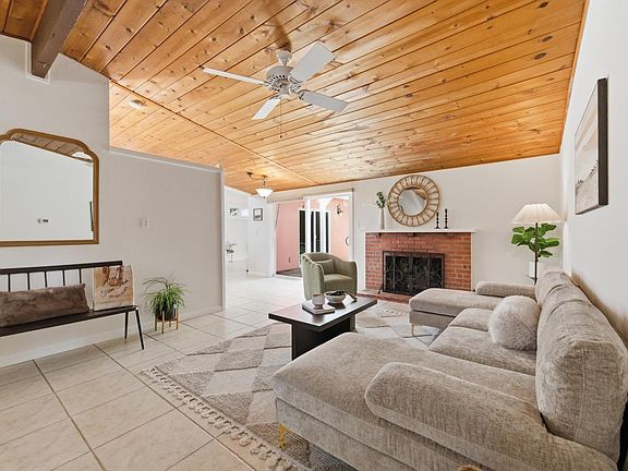 4th image of 982 Glenwood Drive