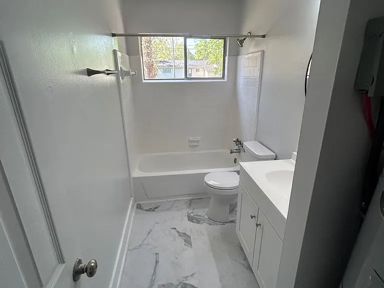 4539 Bluff Rd — Photo 13
