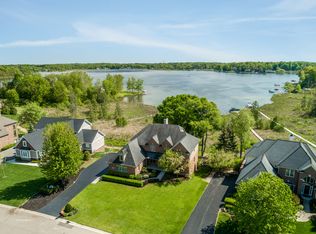 5276 Edgewood Shores Dr, Howell, MI