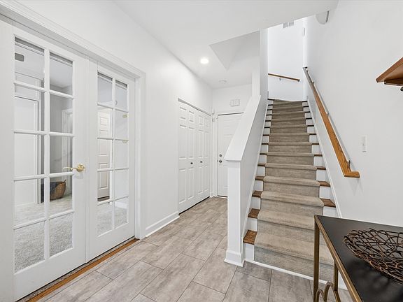 2nd image of 1711 W Belmont Ave
