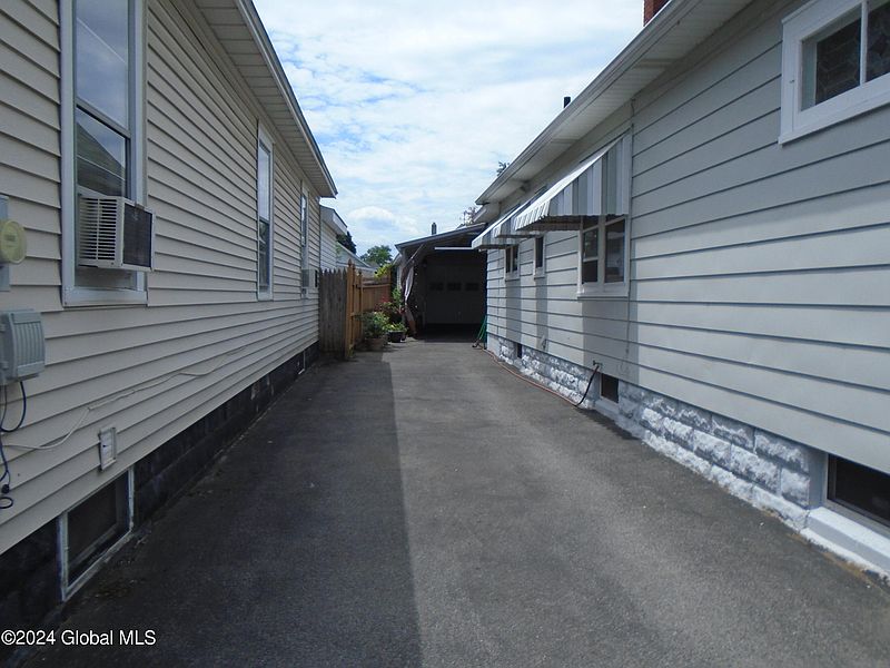 5th image of 1422 Hawthorne Street