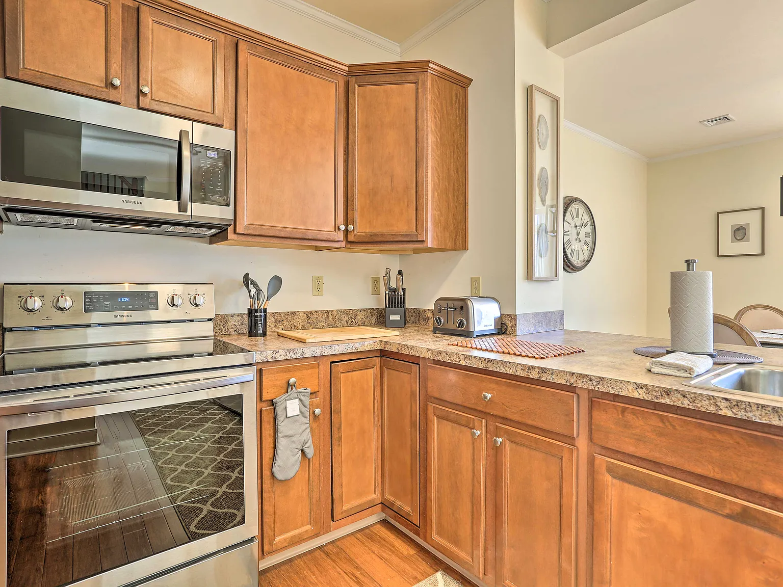 4 bed, $4,000 — Photo 2