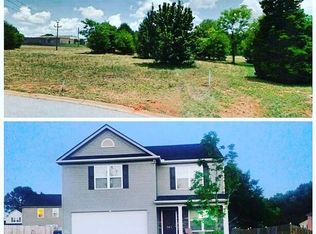 141 Hickory Knob Ln, Wellford, SC 29385