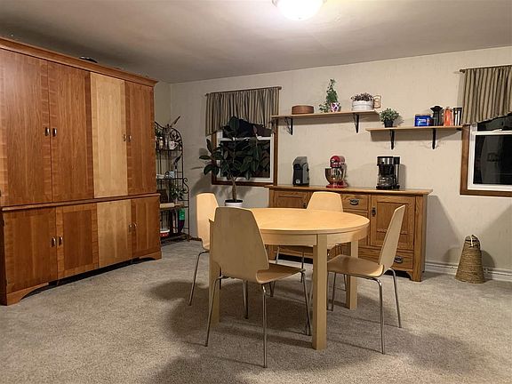 Spacious Dining Area