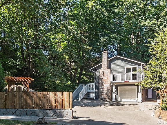 3rd image of 9345 Carkeek Dr S