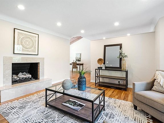 4th image of 1017 Winwood Dr