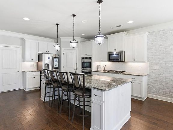 5th image of 388 Masters Club Blvd