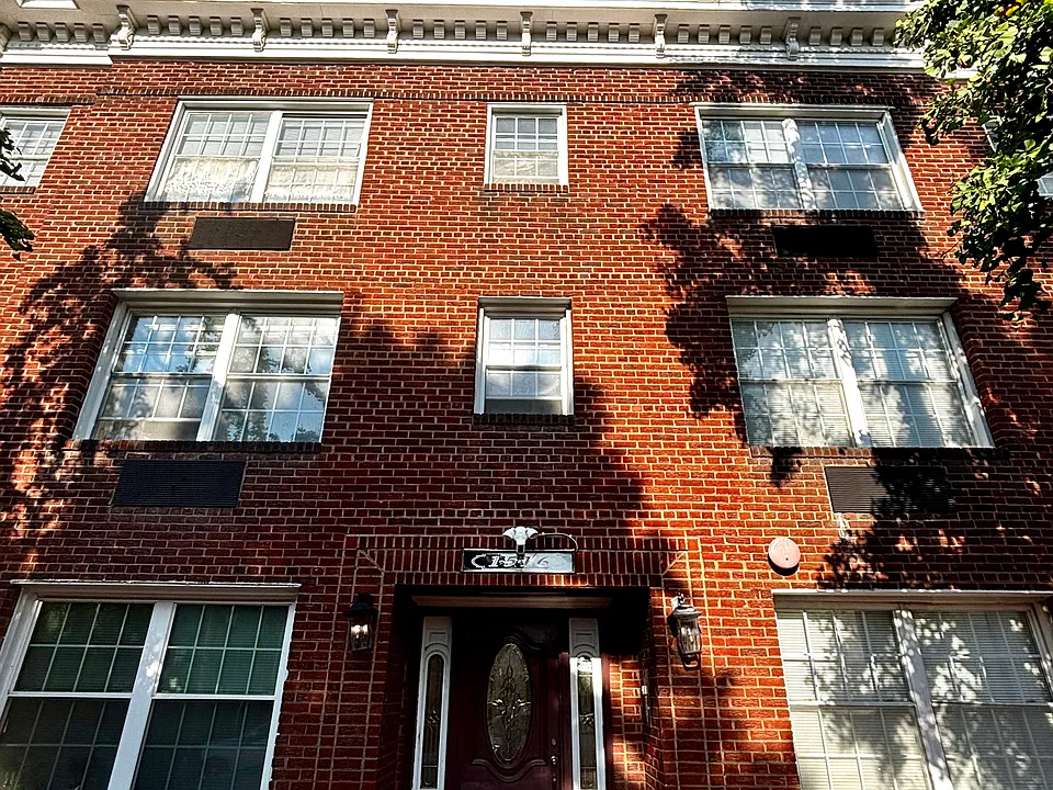1516 Marion St NW #202