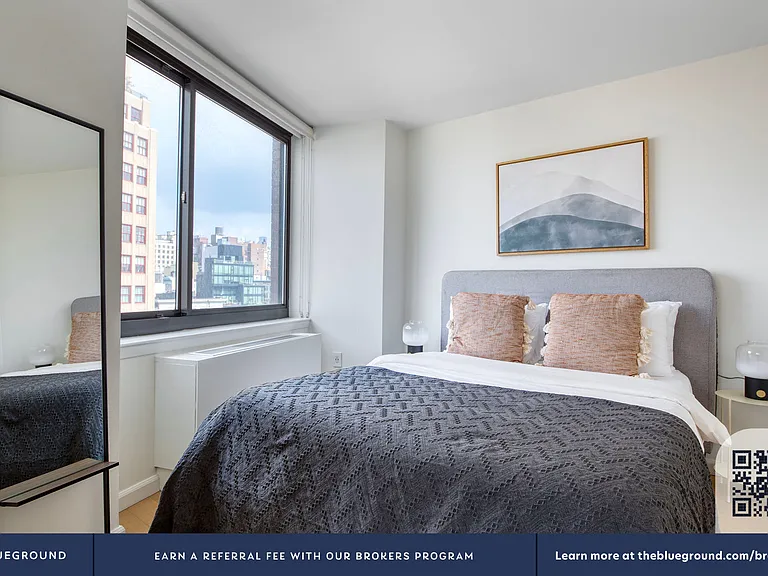 1 Union Sq S #17E — Photo 9