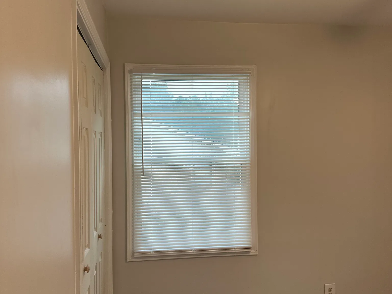 3 bed, 1084 sqft, $1,300 — Photo 2