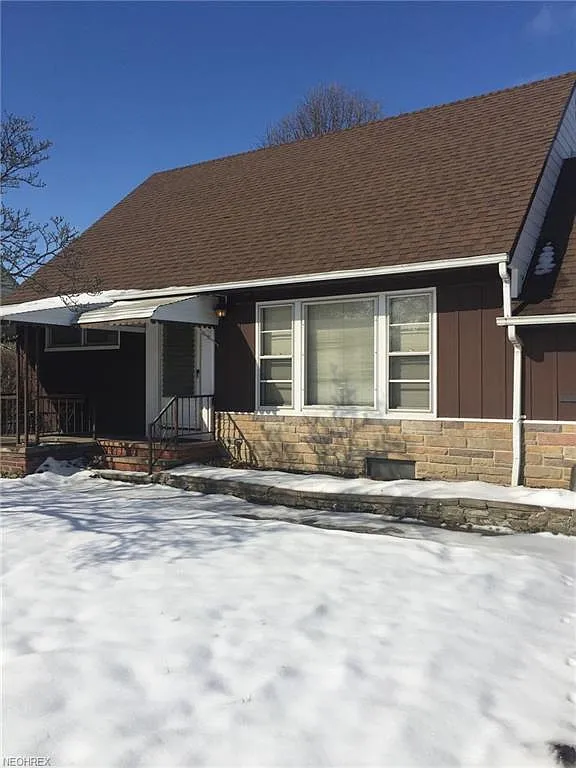 23901 Puritan Ave photo 1