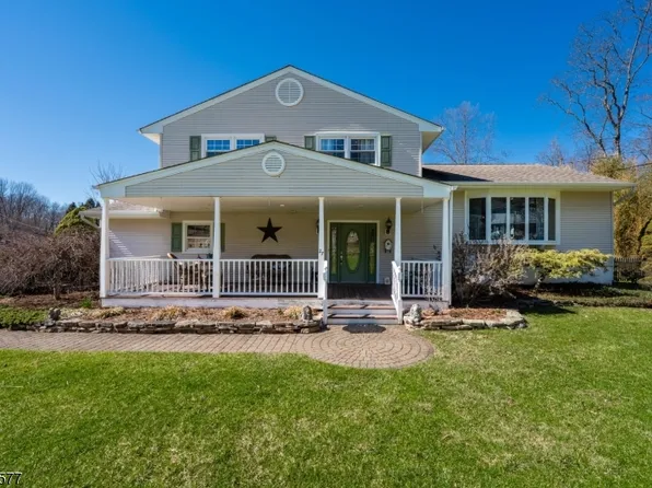 27 Adams Dr, Ogdensburg Boro, NJ 07439