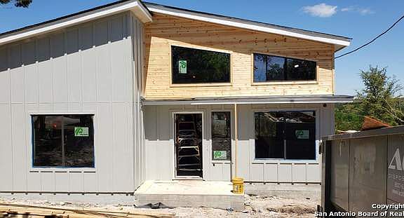 2nd image of 1249 Mountain View