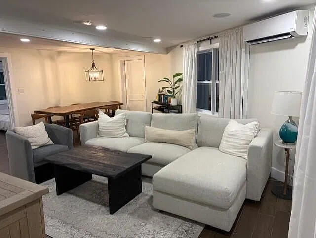 3 bed, 2.0 bath, 1451 sqft, $3,800 — Photo 2