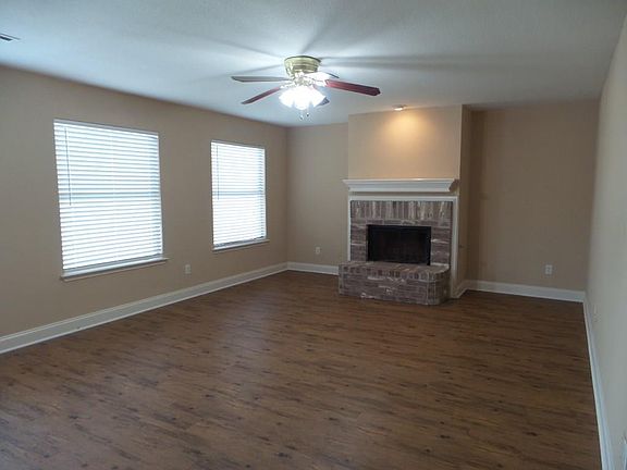 5th image of 2207 Wisteria Way