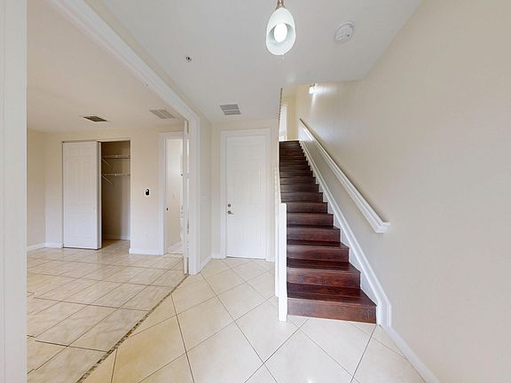 3rd image of 690 Amador Ln Unit 3