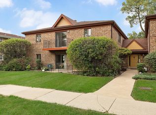 7610 W 26th St APT 4, Riverside, IL 60546