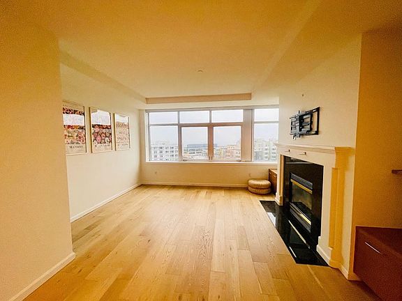 Living Room Hardwood floors and amazing views