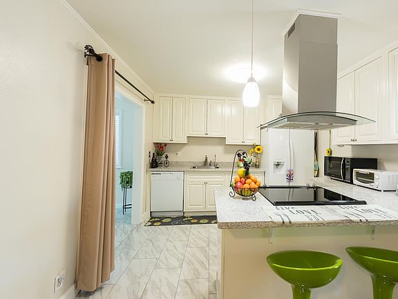 5th image of 2031 Tahiti Ct