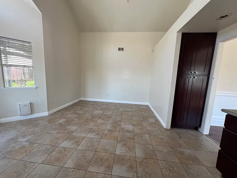 7448 Greenwich Pl — Photo 4