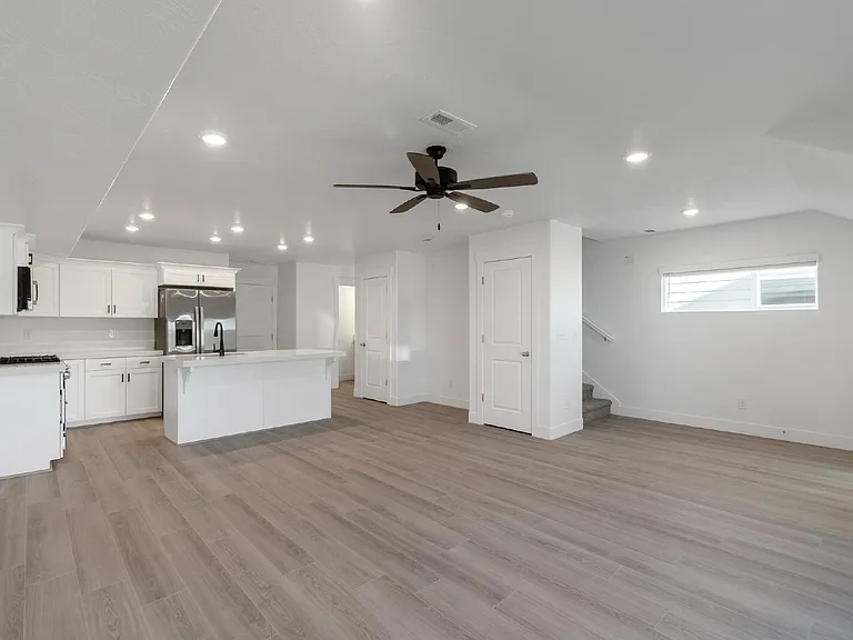1398 N Meadow Ln — Photo 5