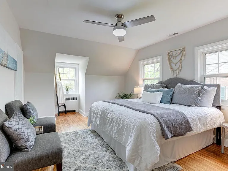 702 Kingston Rd — Photo 25