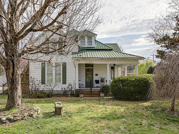 3rd image of 304 Stewart St