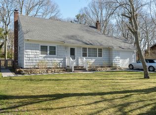 9 Gardenia Ave, Hampton Bays, NY 11946