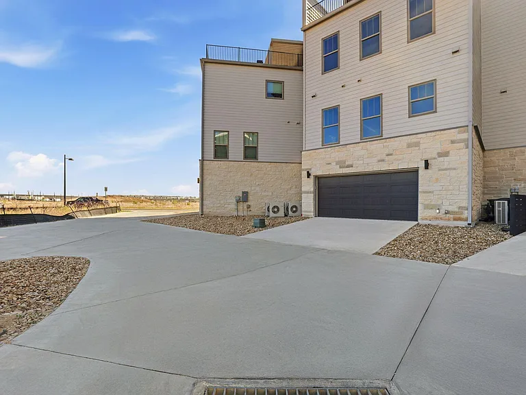 905 Pullman St — Photo 35