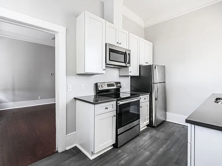 311 W 31st St — Photo 13