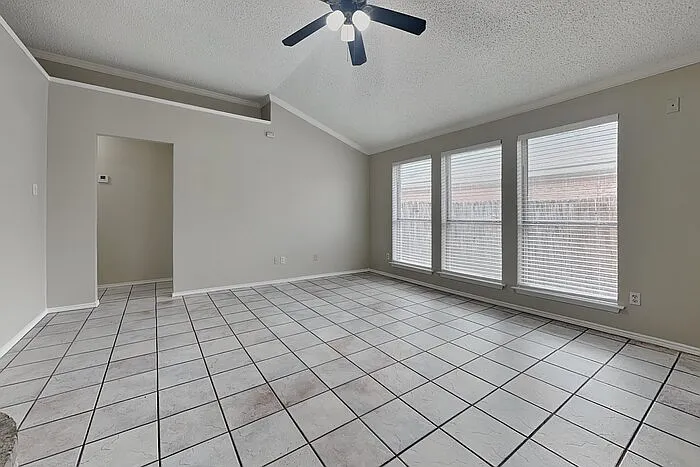 5612 Northfield Dr — Photo 4